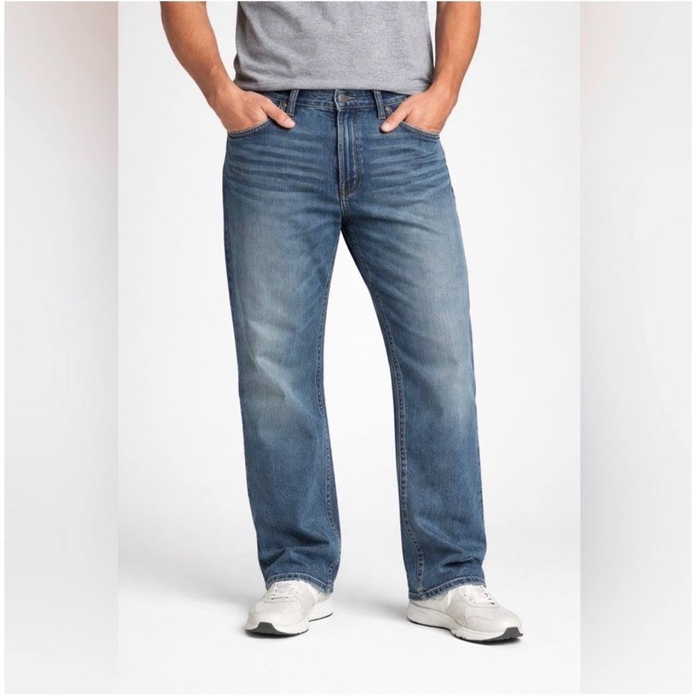 Wrangler- Denim Straight Leg Relaxed Jeans Size 36x30‎